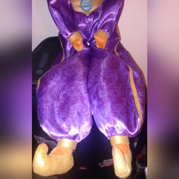 Disney's Aladdin Princess Jasmine size 33in ( 2feet 9in)  Jumbo plush. - Picture 4 of 7
